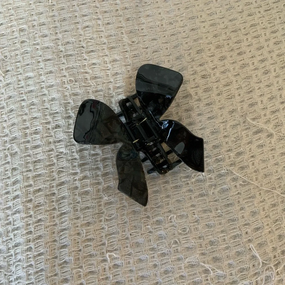 New Maison Miette x Anthropologie Black Bow Holiday Hair Claw Clip Accessory